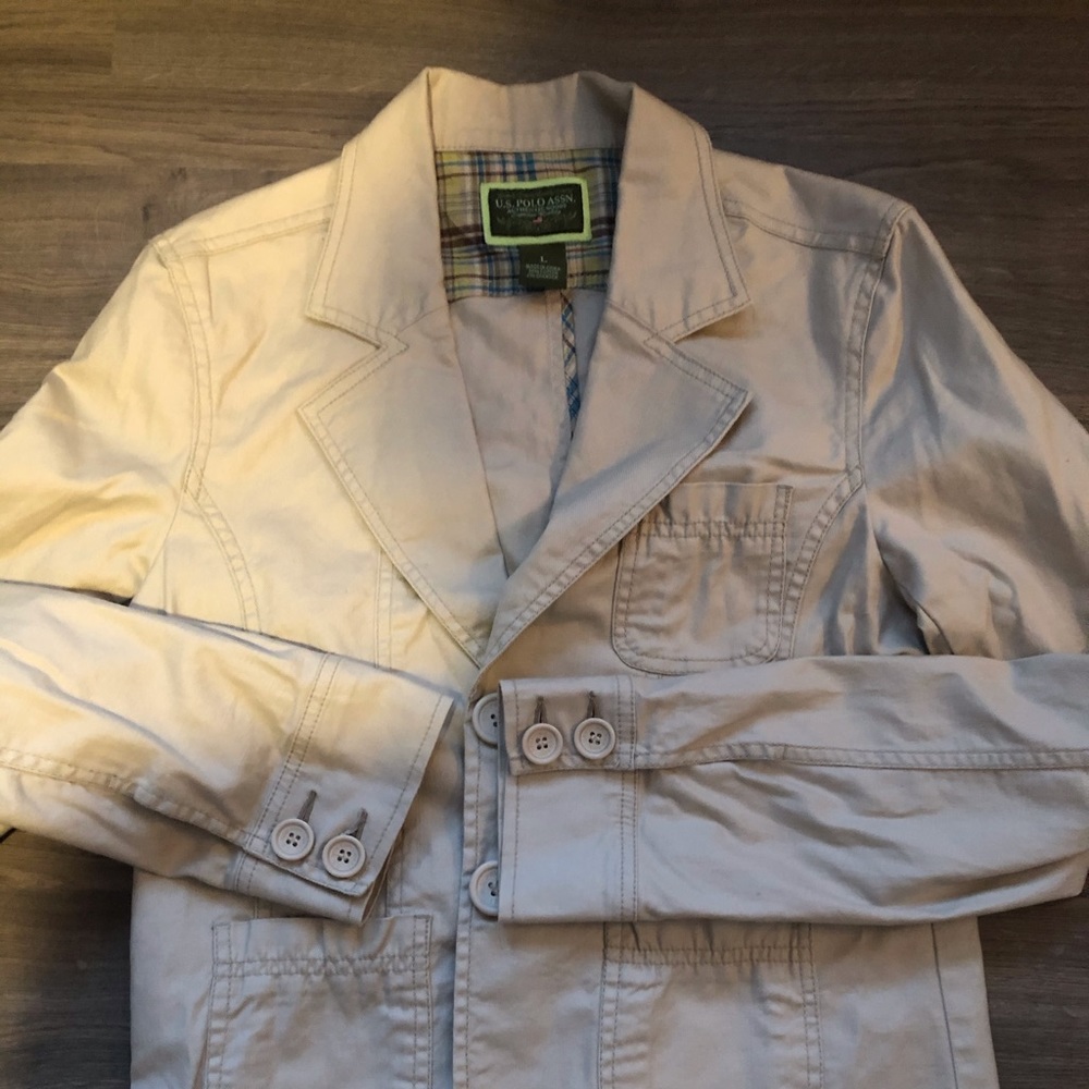 Blazer - Picture 3 of 4